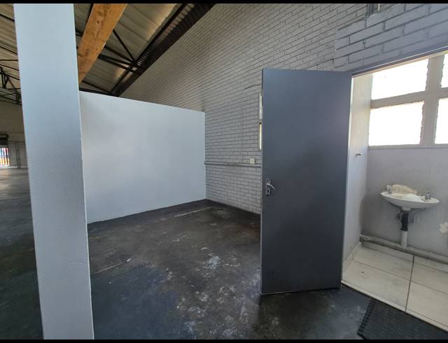 1,200M² WAREHOUSE TO LET IN KYALAMI